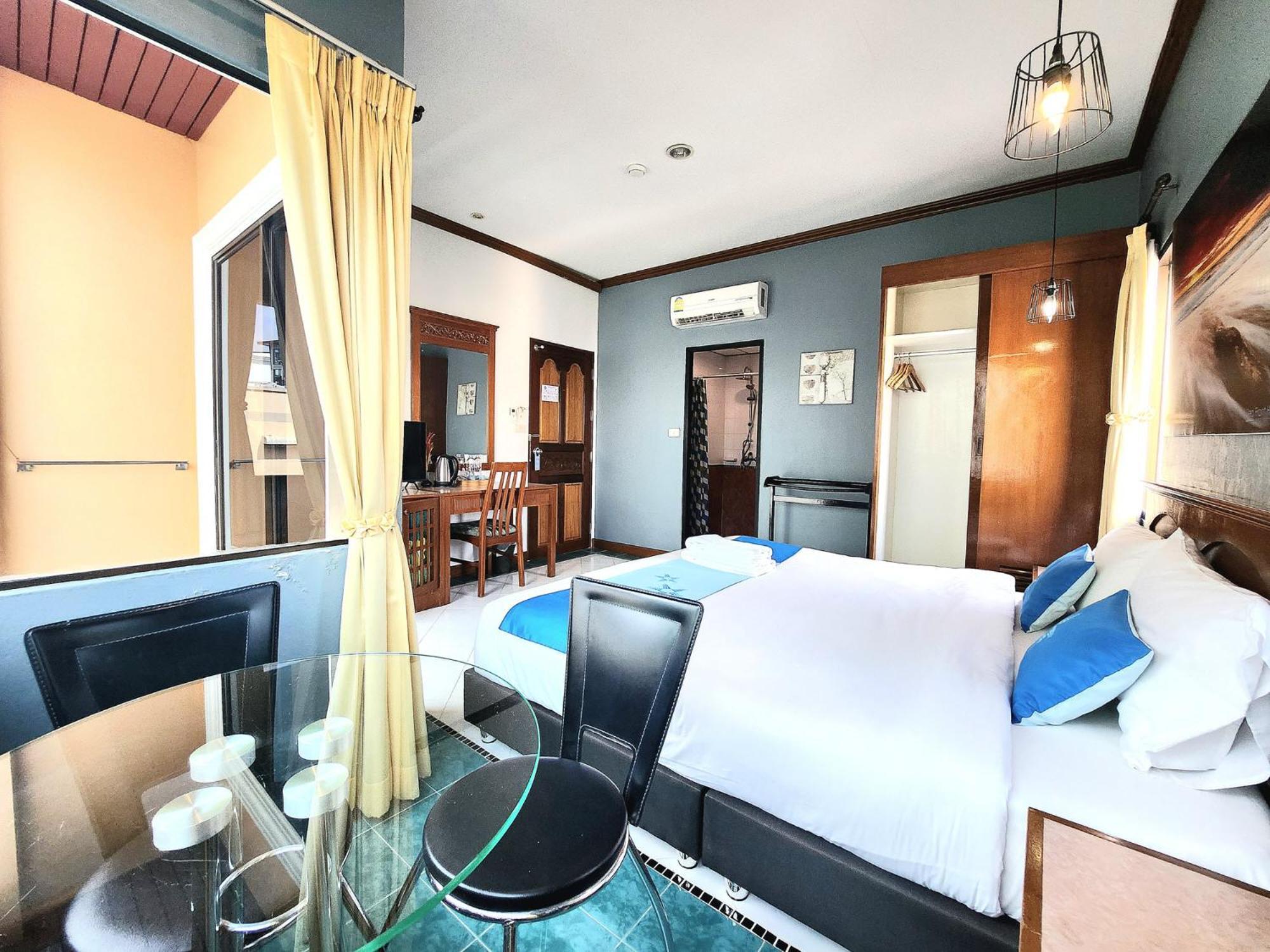 Sea Front Home Hotel - Patong Beach Экстерьер фото