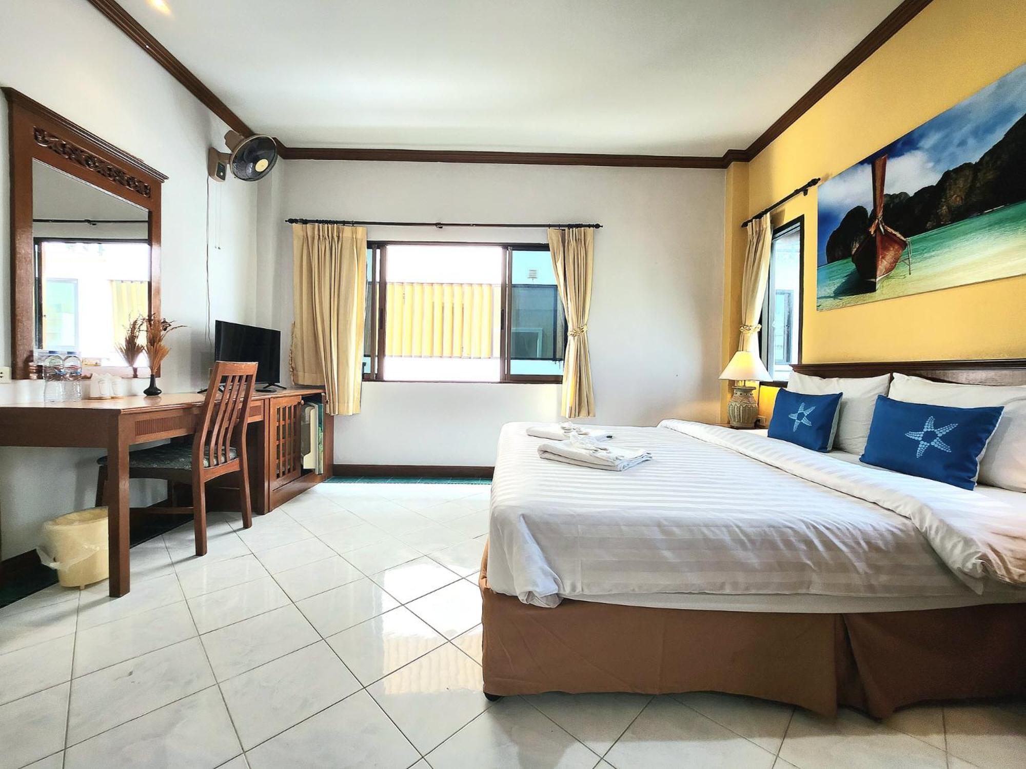 Sea Front Home Hotel - Patong Beach Экстерьер фото