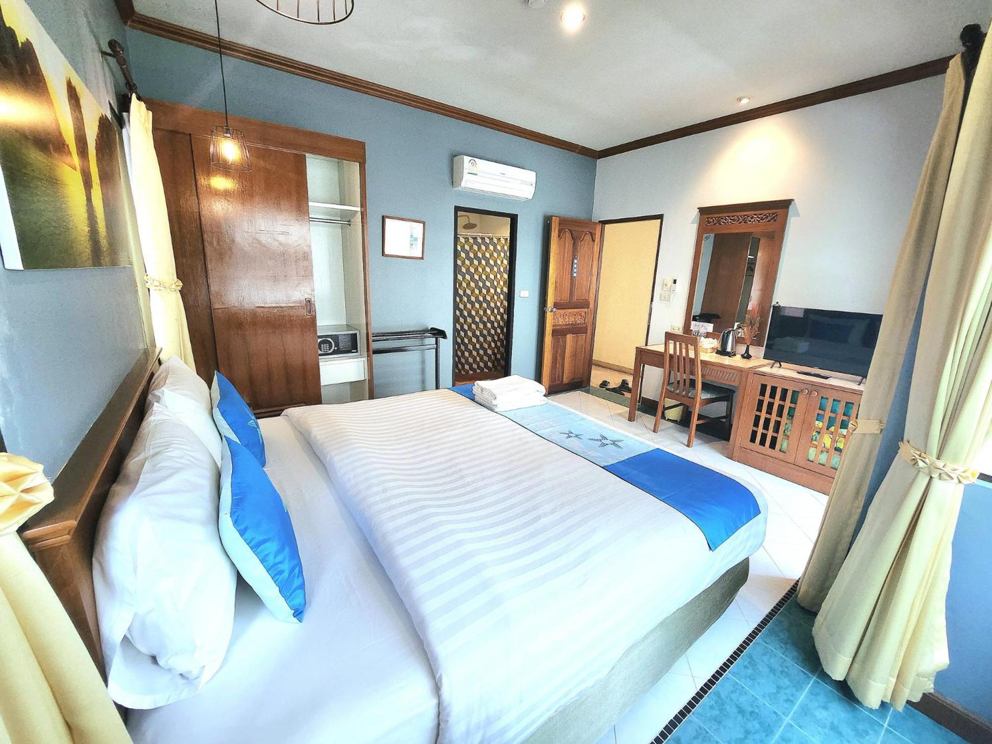 Sea Front Home Hotel - Patong Beach Экстерьер фото