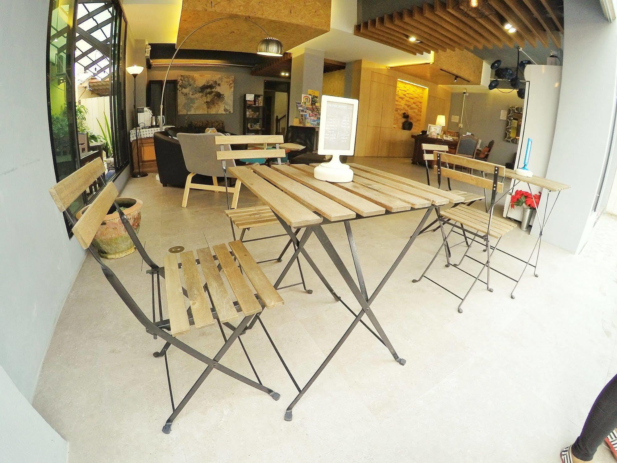 Sea Front Home Hotel - Patong Beach Экстерьер фото